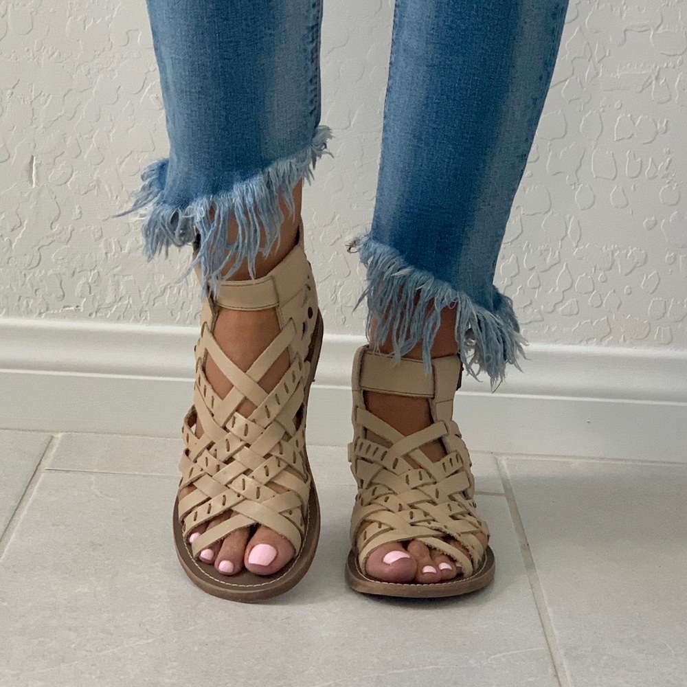 Leather Buckle Studs Detailed Gladiator Sandal - Picture 2 of 8